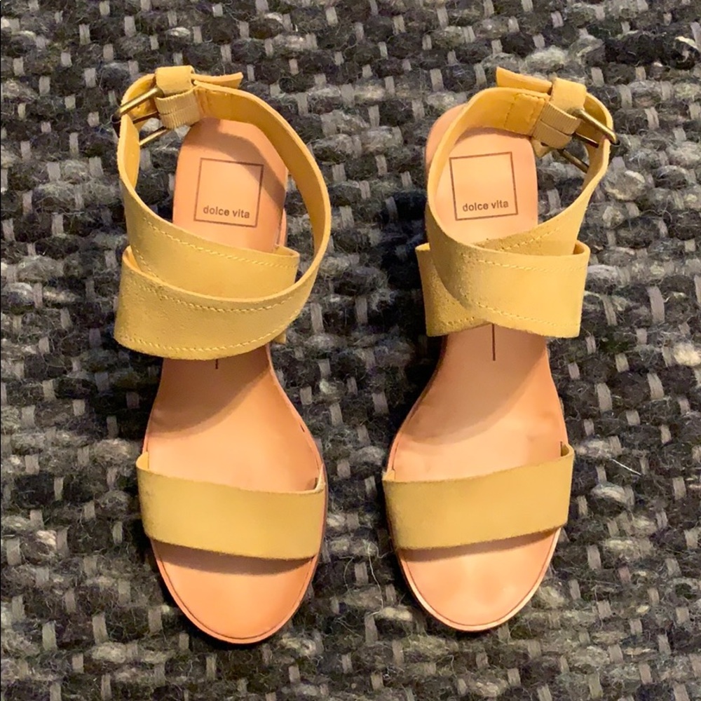 Dolce Vita Mustard Wedges
